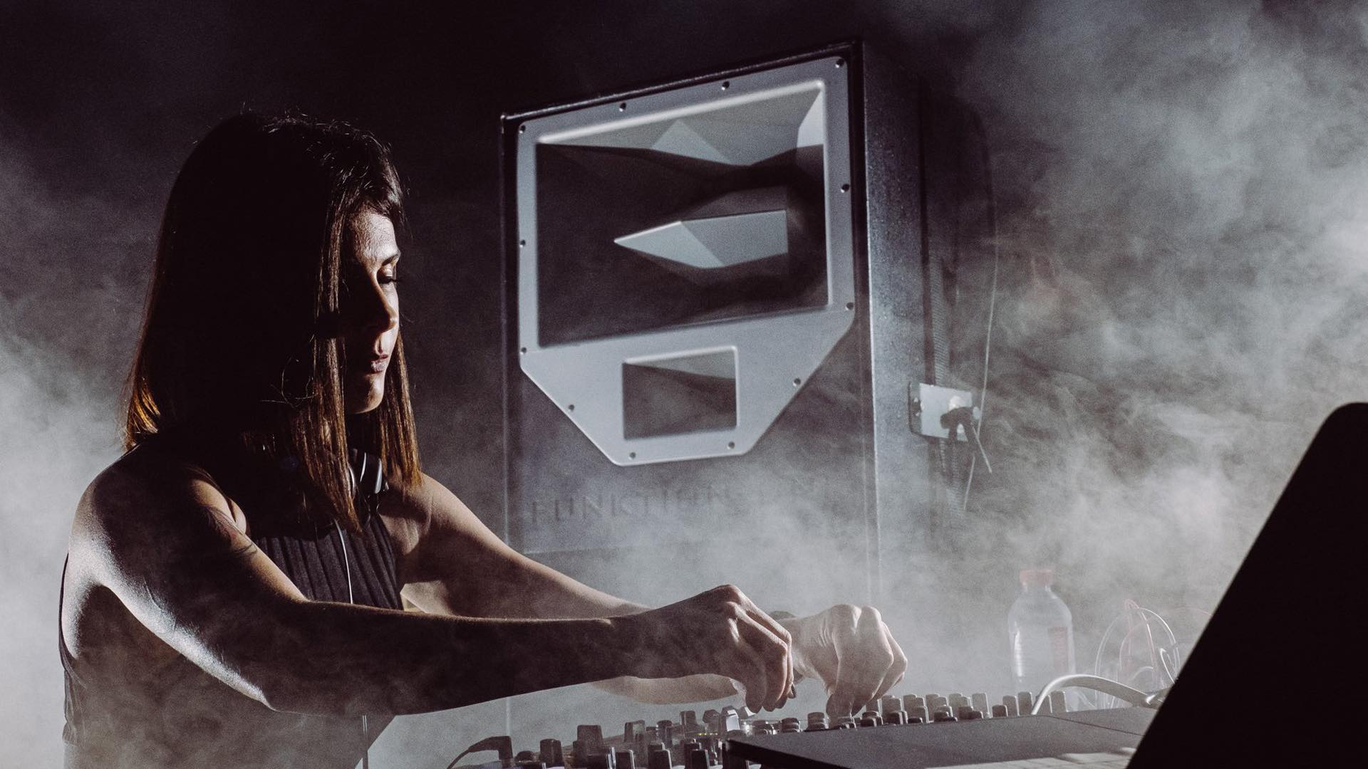 dj-on-console